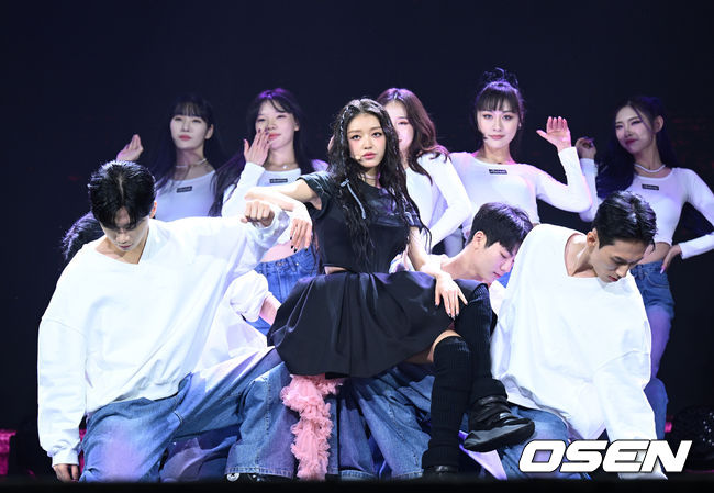 14일 오후 서울 광진구 예스24 라이브홀에서 그룹 오마이걸 유아의 두 번째 솔로 미니 앨범 '셀피쉬(SELFISH)' 쇼케이스가 열렸다.가수 유아가 신곡 무대를 선보이고 있다. 2022.11.14 /sunday@osen.co.kr