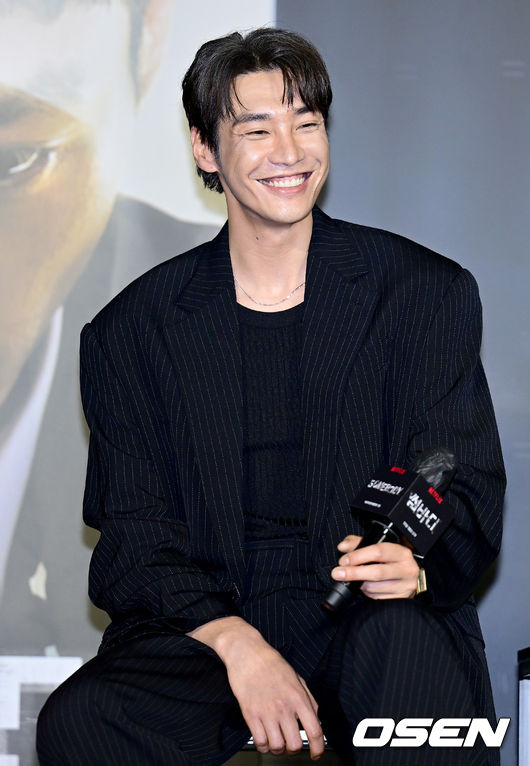 15일 오후 서울 광진구 롯데시네마 건대점에서 넷플릭스 드라마 ‘썸바디’ 제작발표회가 열렸다. 배우 김영광이 취재진의 질문에 대답하고 있다. 2022.11.15 /ksl0919@osen.co.kr