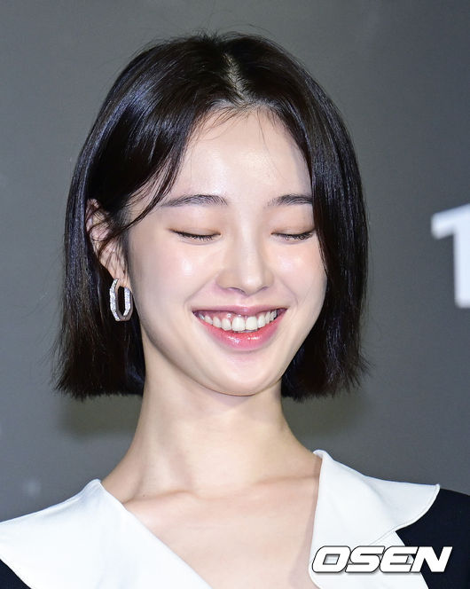 15일 오후 서울 광진구 롯데시네마 건대점에서 넷플릭스 드라마 ‘썸바디’ 제작발표회가 열렸다. 배우 강해림이 미소를 짓고 있다. 2022.11.15 /ksl0919@osen.co.kr