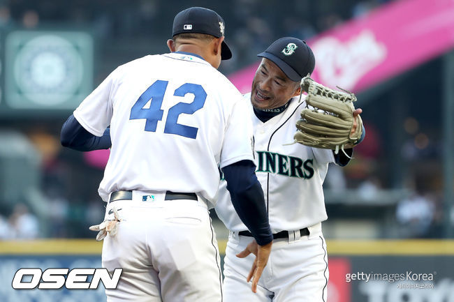 [사진] 재키 로빈슨 데이에 시구한 스즈키 이치로. ⓒGettyimages(무단전재 및 재배포 금지)