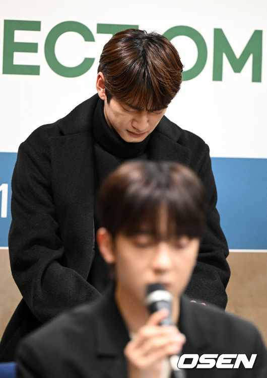 오메가엑스 태동이 입장을 밝히며 눈물을 참고 있다. 2022.11.16 /jpnews@osen.co.kr
