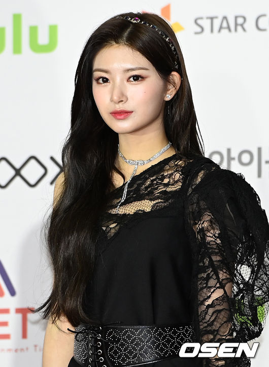 2일 오후 서울 강서구 KBS 아레나홀에서 2021 Asia Artist Awards(2021 AAA) 레드카펫 행사가 열렸다. 에버글로우 이런이 포즈를 취하고 있다. 2021.12.02 /cej@osen.co.kr
