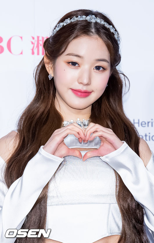 아이브(IVE)의 장원영이 포토타임을 갖고 있다. 2022.10.15 /rumi@osen.co.kr