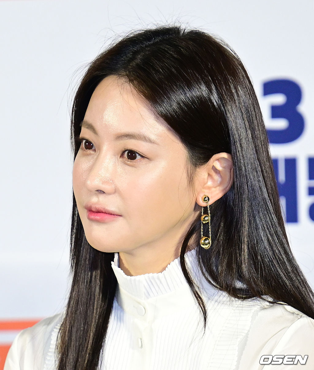 17일 오후 서울 용산구 한강대로 CGV 용산아이파크몰에서 영화 ‘압꾸정’ 제작발표회가 열렸다. 배우 오연서가 생각에 잠겨 있다. 2022.11.17 /ksl0919@osen.co.kr