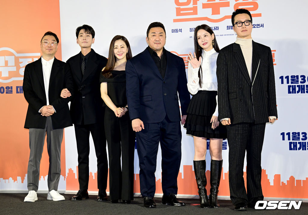 17일 오후 서울 용산구 한강대로 CGV 용산아이파크몰에서 영화 ‘압꾸정’ 제작발표회가 열렸다.   임진순 감독, 배우 정경호, 오나라, 마동석, 오연서, 최병모가 포토타임을 갖고 있다. 2022.11.17 /ksl0919@osen.co.kr