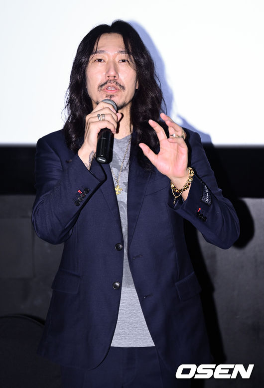 18일 오후 서울 강남구 청담 CGV에서 가수 비비(BIBI)의 첫 정규 앨범 ‘Lowlife Princess-Noir’의 발매기념 기자간담회가 열렸다. <br /><br />가수 타이거JK가 인사말을 전하고 있다. 2022.11.18 /ksl0919@osen.co.kr 