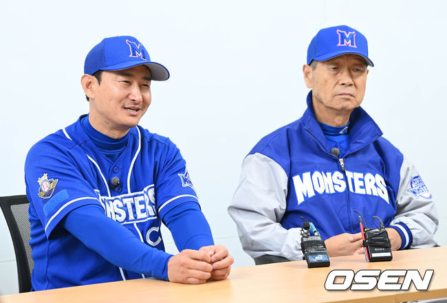 최강 몬스터즈 박용택이 인터뷰를 하고 있다. 2022.11.20 /cej@osen.co.kr