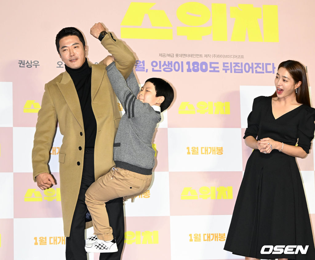 23일 오전 서울 광진구 롯데시네마 건대입구에서 영화 '스위치(마대윤 감독)’ 제작보고회가 열렸다. 배우 권상우, 김준, 이민정이 포즈를 취하고 있다. 2022.11.23 /cej@osen.co.kr