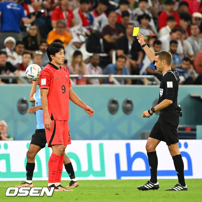 파울루 벤투 감독이 이끄는 축구대표팀은 24일 카타르 알 라이얀에 위치한 에듀케이션시티 스타디움에서 우루과이를 상대로 ‘카타르 월드컵 2022 H조 조별리그 1차전’에서 0-0 무승부를 기록했다. 한국은 2010년 남아공 월드컵 이후 12년 만에 16강 진출에 도전한다.후반 한국 조규성이 옐로 카드를 받고 있다. 2022.11.24 /soul1014@osen.co.kr