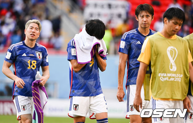 코스타리카와의 경기가 종료된 후 패배에 아쉬워하는 일본 대표팀. 2022.11.27 /soul1014@osen.co.kr