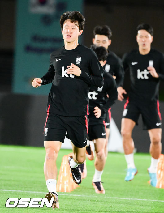           파울루 벤투 감독이 이끄는 대한민국 축구대표팀이 15일(한국시간) 카타르 도하 엘에글라 훈련장에서 공식훈련을 진행했다.이재성이 훈련하고 있다.  2022.11.15 /  soul1014@osen.co.kr