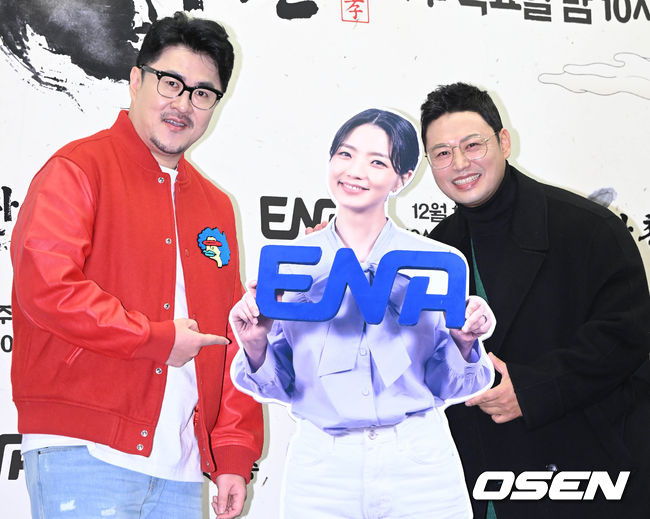 1일 오후 서울 마포구 상암 스탠포드 호텔에서 ENA 새 예능 ‘효자촌’ 제작발표회가 열렸다.데프콘, 양치승이 포즈를 취하고 있다. 2022.12.01 /cej@osen.co.kr