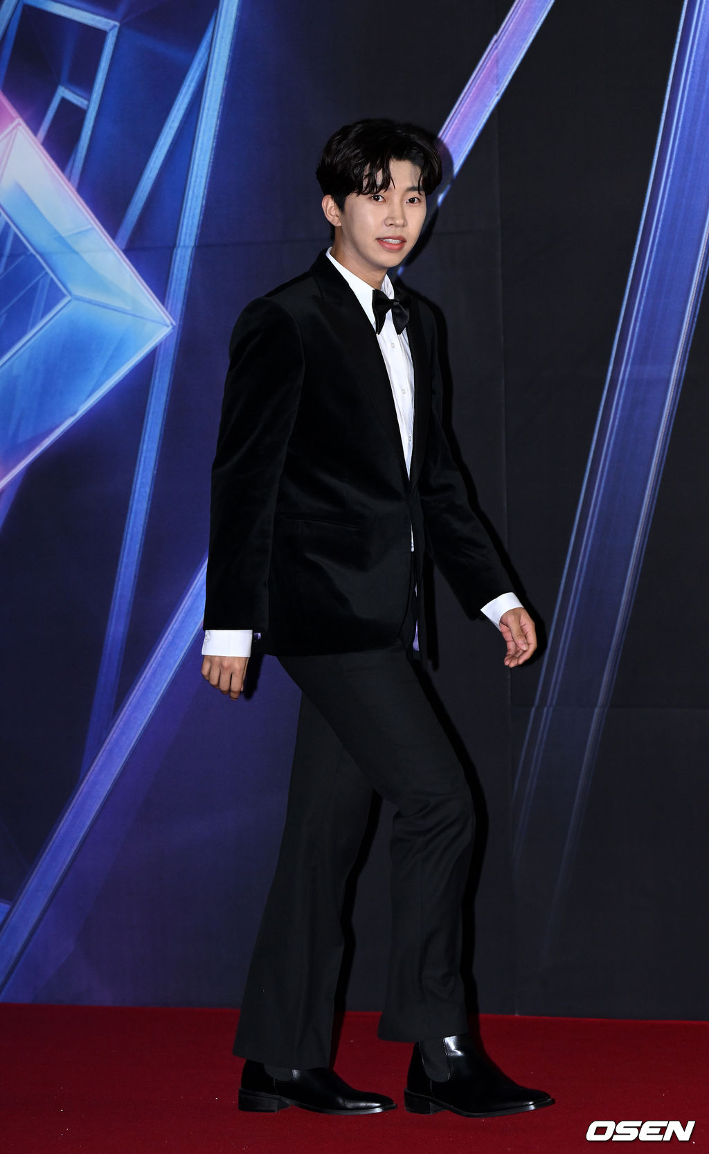 첫 번째 MAMA AWARDS 레드카펫 밟는 임영웅