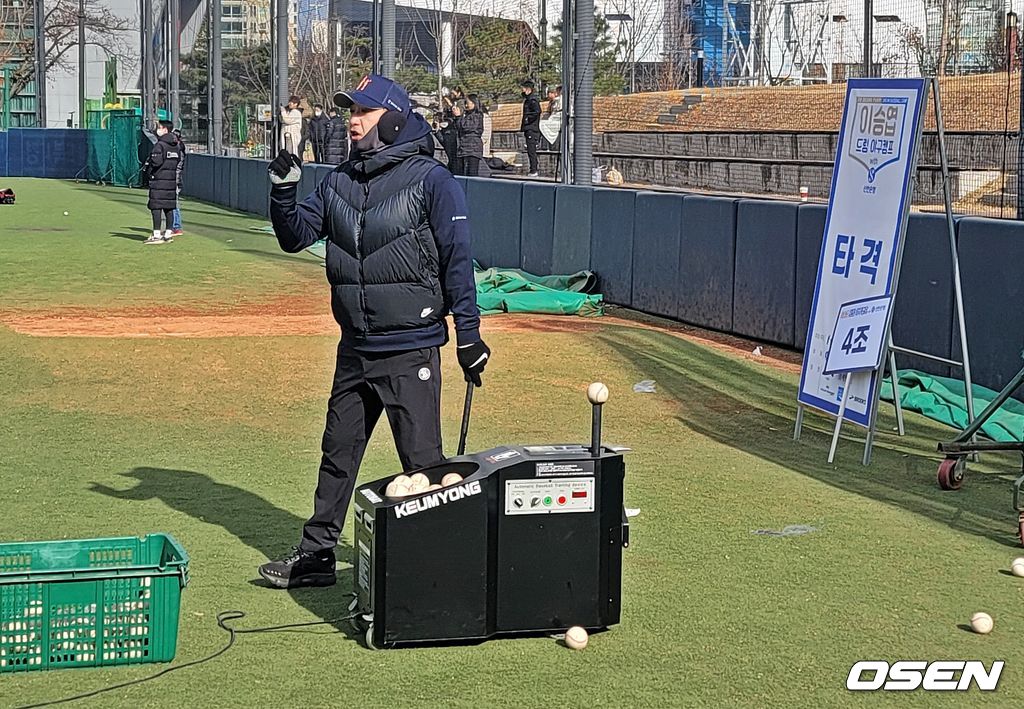 4일 대구시민야구장에서 열린 '2022 이승엽 드림야구캠프 with 신한은행' 일일 코치로 나선 이택근. /what@osen.co.kr