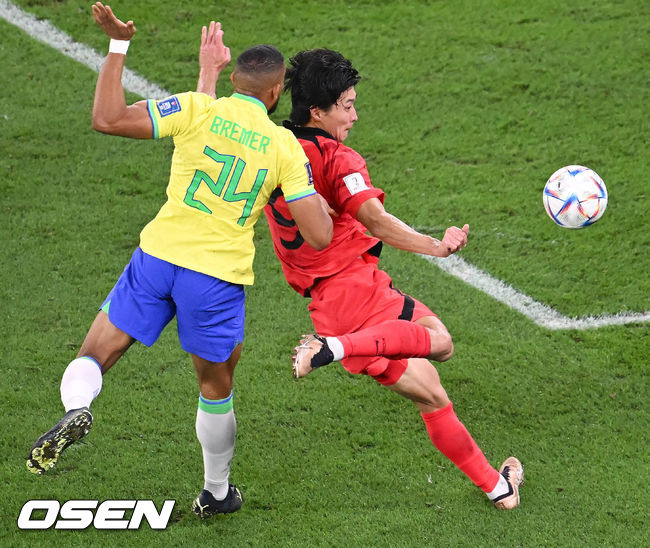 5일(현지시간)카타르 도하 974 스타디움에서 2022 카타르 월드컵 16강전 대한민국과 브라질의 경기가 열렸다. 이 경기에서 한국은 1-4로 패했다. 한국은 호주, 일본에 이어 16강에서 탈락하며 아시아의 마지막 자존심을 지키지 못했다.전반 한국 조규성이 슛을 노리고 있다. 2022.12.05 / soul1014@osen.co.kr