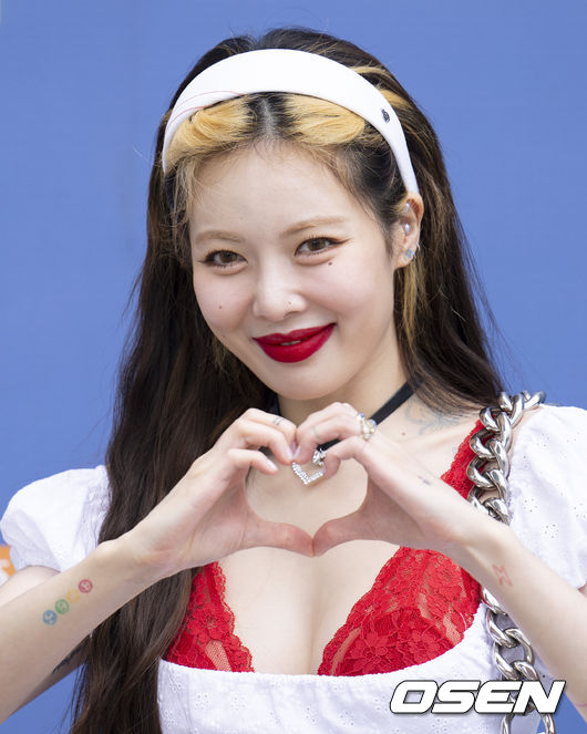 18일 오전 서울 목동 SBS 사옥에서 SBS 파워FM '두시탈출 컬투쇼' 사전 녹화가 진행됐다. 가수 현아가 취재진을 향해 포즈를 취하고 있다. 2022.07.18 /ksl0919@osen.co.kr