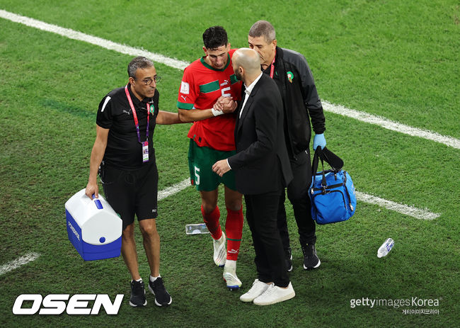 [사진] 부상으로 교체되는 나예프 아게르드 / ⓒGettyimages(무단전재 및 재배포 금지)