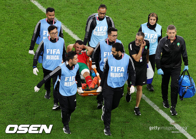 [사진] 부상으로 교체되는 나예프 아게르드 / ⓒGettyimages(무단전재 및 재배포 금지)