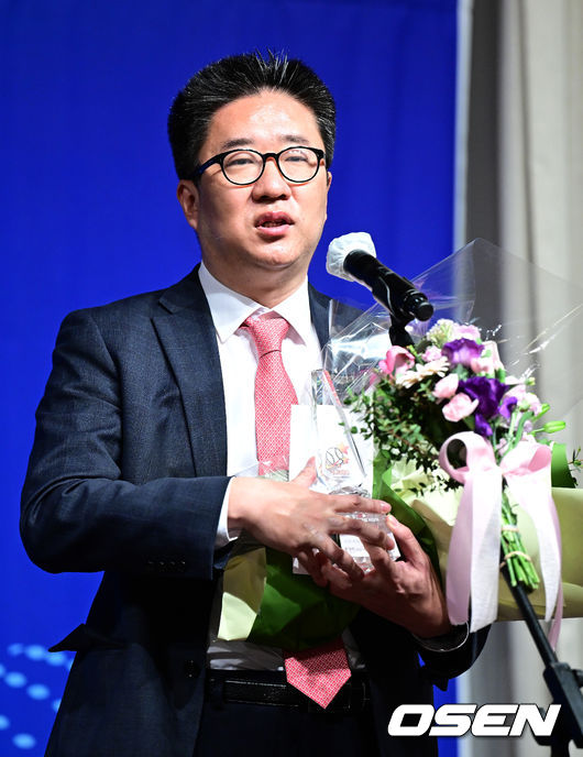 프런트상을 수상한 SSG 류선규 단장이 소감을 전하고 있다. 2022.12.08 / dreamer@osen.co.kr