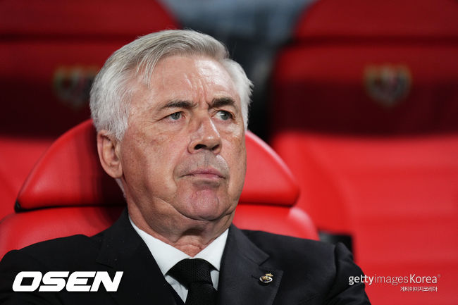 MADRID, SPAIN - NOVEMBER 07: Carlo Ancelotti, Head Coach of Real Madrid CF looks on prior to the LaLiga Santander match between Rayo Vallecano and Real Madrid CF at Campo de Futbol de Vallecas on November 07, 2022 in Madrid, Spain. (Photo by Angel Martinez/Getty Images)