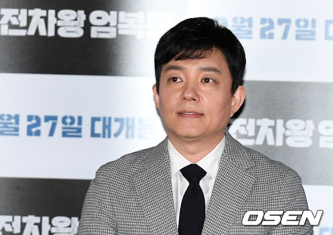 배우 이범수가 19일 오후 서울 용산 아이파크몰 용산CGV에서 열린 영화 '자전차왕 엄복동' 언론시사회에 참석해 포토타임을 갖고 있다. / youngrae@osen.co.kr
