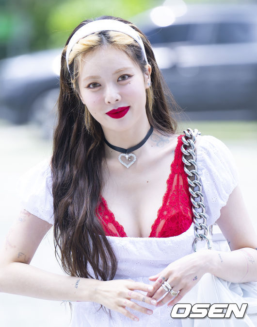 18일 오전 서울 목동 SBS 사옥에서 SBS 파워FM '두시탈출 컬투쇼' 사전 녹화가 진행됐다. 가수 현아가 취재진을 향해 포즈를 취하고 있다. 2022.07.18 /ksl0919@osen.co.kr