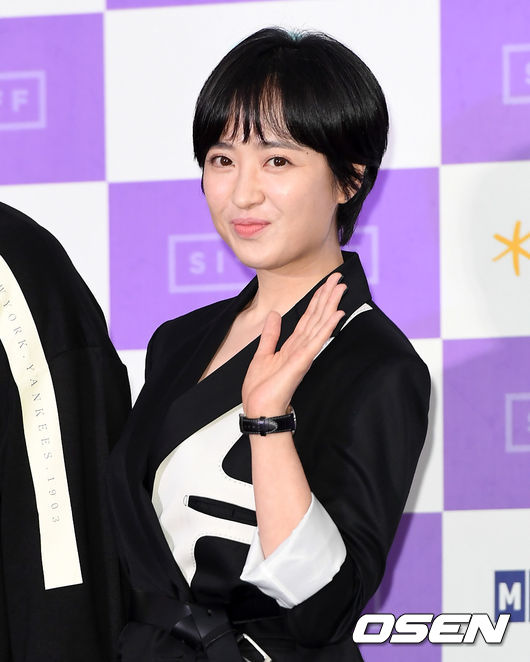 29일 오후 서울 마포구 문화비축기지에서 제21회 서울국제여성영화제 개막식 퍼플카펫 행사가 열렸다.배우 김민정이 퍼플카펫을 밟고 있다. /sunday@osen.co.kr