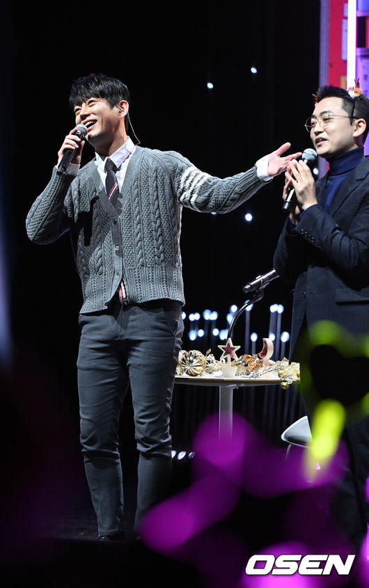 19일 오후 서울 역삼동 동영문화센터 예림당아트홀에서 배달의 민족 '테이의 브레이크타임' 공개방송이 열렸다.<br /><br />가수 테이가 인사말을 전하고 있다. 2022.12.19 / dreamer@osen.co.kr<br />