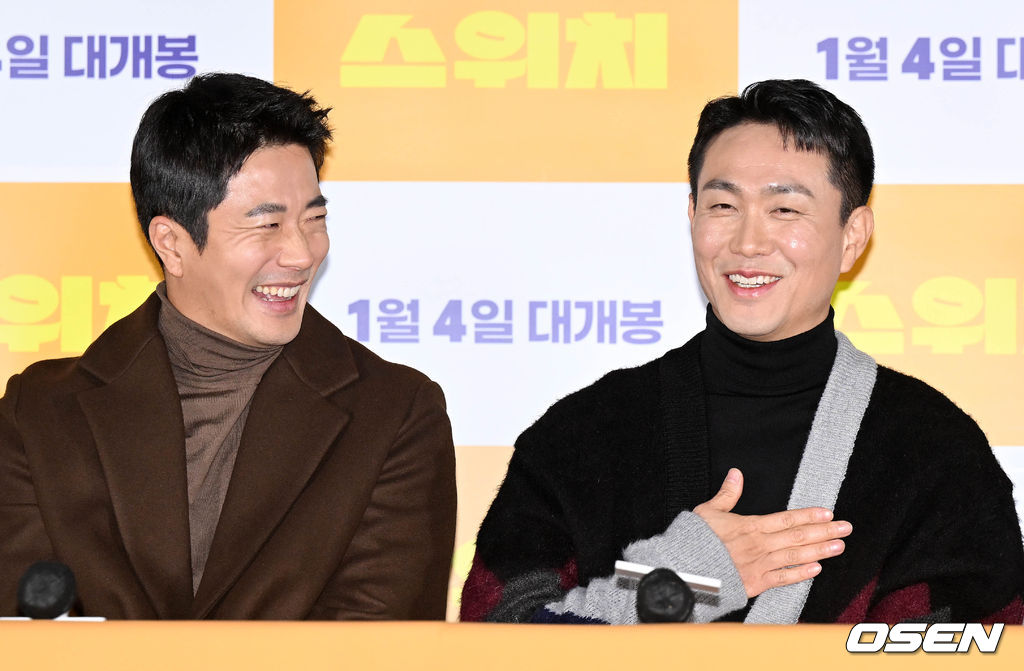 19일 서울 광진구 롯데시네마 건대입구에서 영화 '스위치(감독 마대윤)’ 언론배급시사회가 열렸다. 배우 권상우, 오정세가 질의응답 시간을 갖고 있다. 2022.12.19 /cej@osen.co.kr