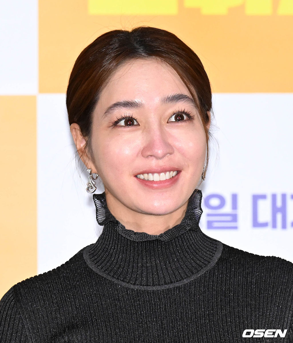19일 서울 광진구 롯데시네마 건대입구에서 영화 '스위치(감독 마대윤)’ 언론배급시사회가 열렸다. 배우 이민정이 질의응답 시간을 갖고 있다. 2022.12.19 /cej@osen.co.k