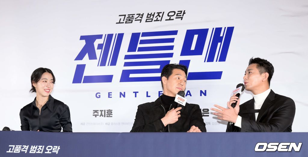 21일 오후 서울 강남구 메가박스 코엑스에서 영화 ‘젠틀맨(감독 김경원)’ 언론시사회가 열렸다.‘젠틀맨’은 성공률 100% 흥신소 사장 지현수(주지훈)가 실종된 의뢰인을 찾기 위해 검사 행세를 하며 불법, 합법 따지지 않고 나쁜 놈들을 쫓는 범죄 오락 영화. 오는 28일 극장 개봉 예정이다.배우 최성은, 박성웅, 주지훈이 질의응답 시간을 갖고 있다. 2022.12.21 /cej@osen.co.kr