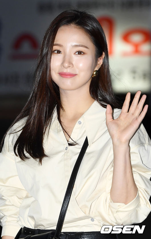 배우 신세경이 입장하며 포즈를 취하고 있다. /rumi@osen.co.kr