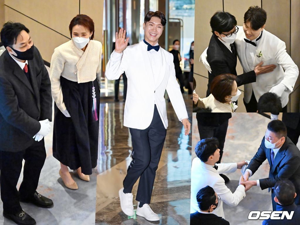 23일 오후 서울 영등포구 페어몬트 앰버서더 서울에서 방송인 박수홍이 23세 연하의 아내와 백년가약을 맺었다.김수용과 박경림이 결혼식 혼주역할을 하는 가운데 박수홍이 하객으로 유재석과 강호동을 맞이하고 있다. 2022.12.23 / rumi@osen.co.kr