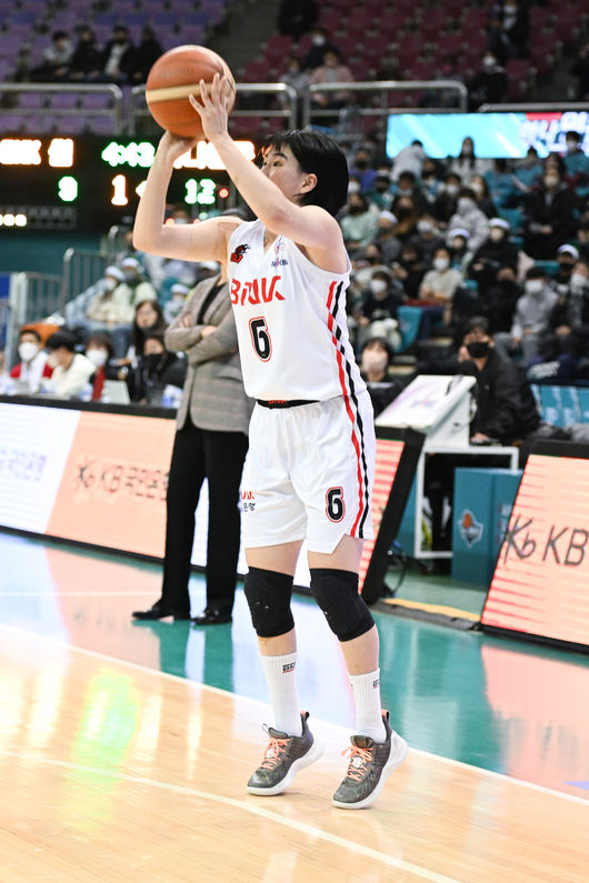 [사진] 이소희 / WKBL 엠블럼.