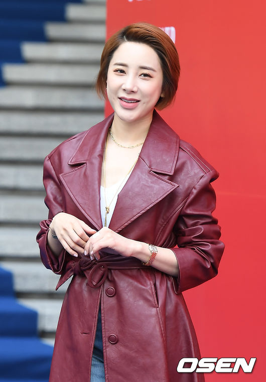 가수 서인영이 16일 오후 서울 동대문 디자인플라자(DDP)에서 진행된 2019 S/S 헤라 서울패션위크 '더 센토르(THE CENTAUR)' 컬렉션에서 참석해 포즈를 취하고 있다 . / youngrae@osen.co.kr