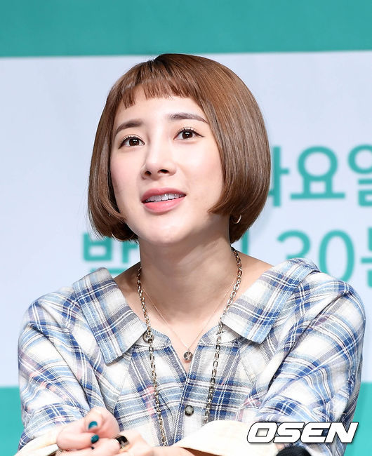 가수 서인영이 취재진의 질문을 듣고 있다. /sunday@osen.co.kr