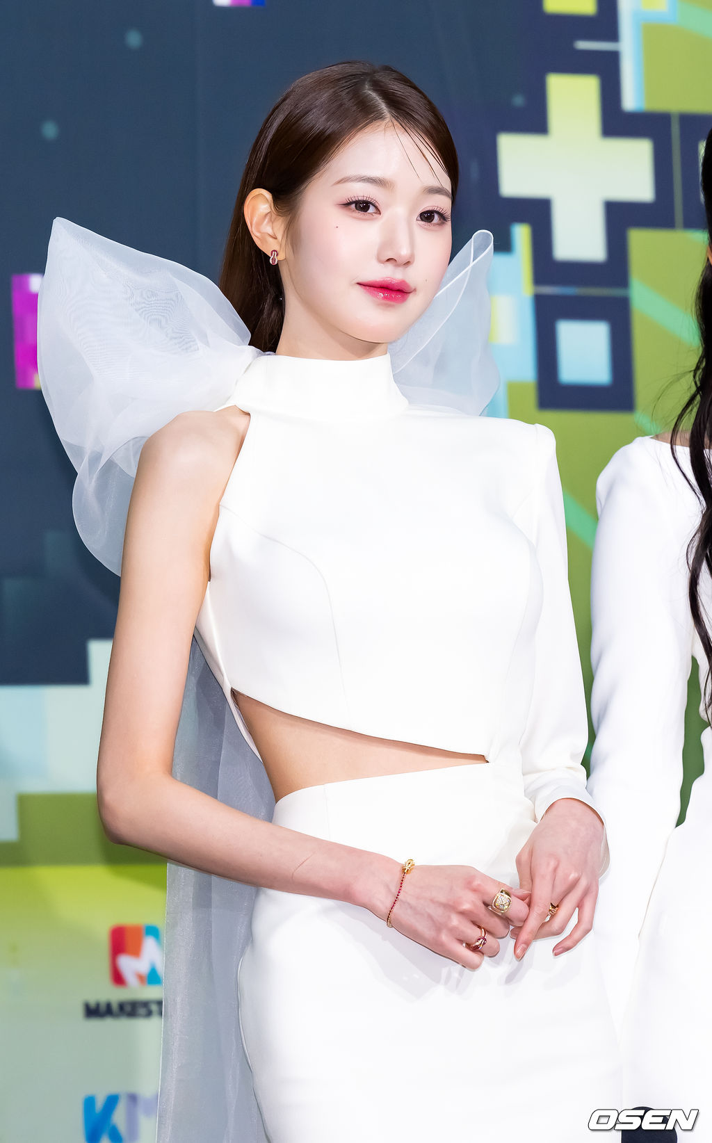 16일 오후 서울 잠실 실내체육관에서 ‘2022 KBS 가요대축제:Y2K’ 레드카펫 행사가 진행됐다.그룹 아이브 장원영이 무대 위에서 포즈를 취하고 있다. 2022.12.16 /rumi@osen.co.kr