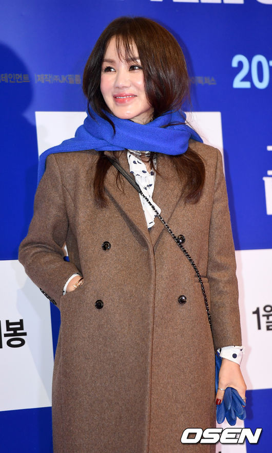 배우 엄정화가 15일 오후 서울 이촌동 CGV 용산아이파크몰에서 열린 영화 '그것만이 내 세상' (감독 최성현) VIP시사회에 참석해 포즈를 취하고 있다. /dreamer@osen.co.kr