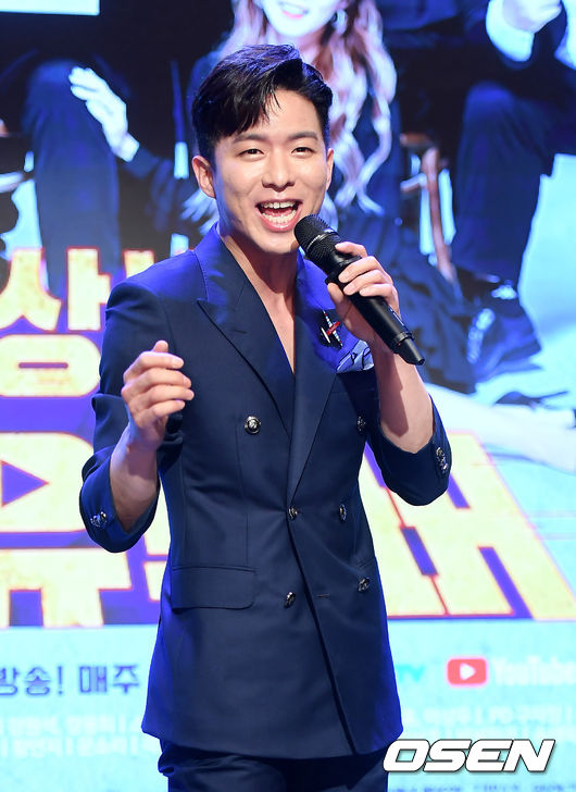 1일 오전 서울 용산구 아이파크몰 팝콘 D스퀘어에서 웹드라마 ‘내 상사는 백만 유튜버’ 제작발표회가 열렸다.배우 겸 가수 나태주가 노래를 부르고 있다. /cej@osen.co.kr