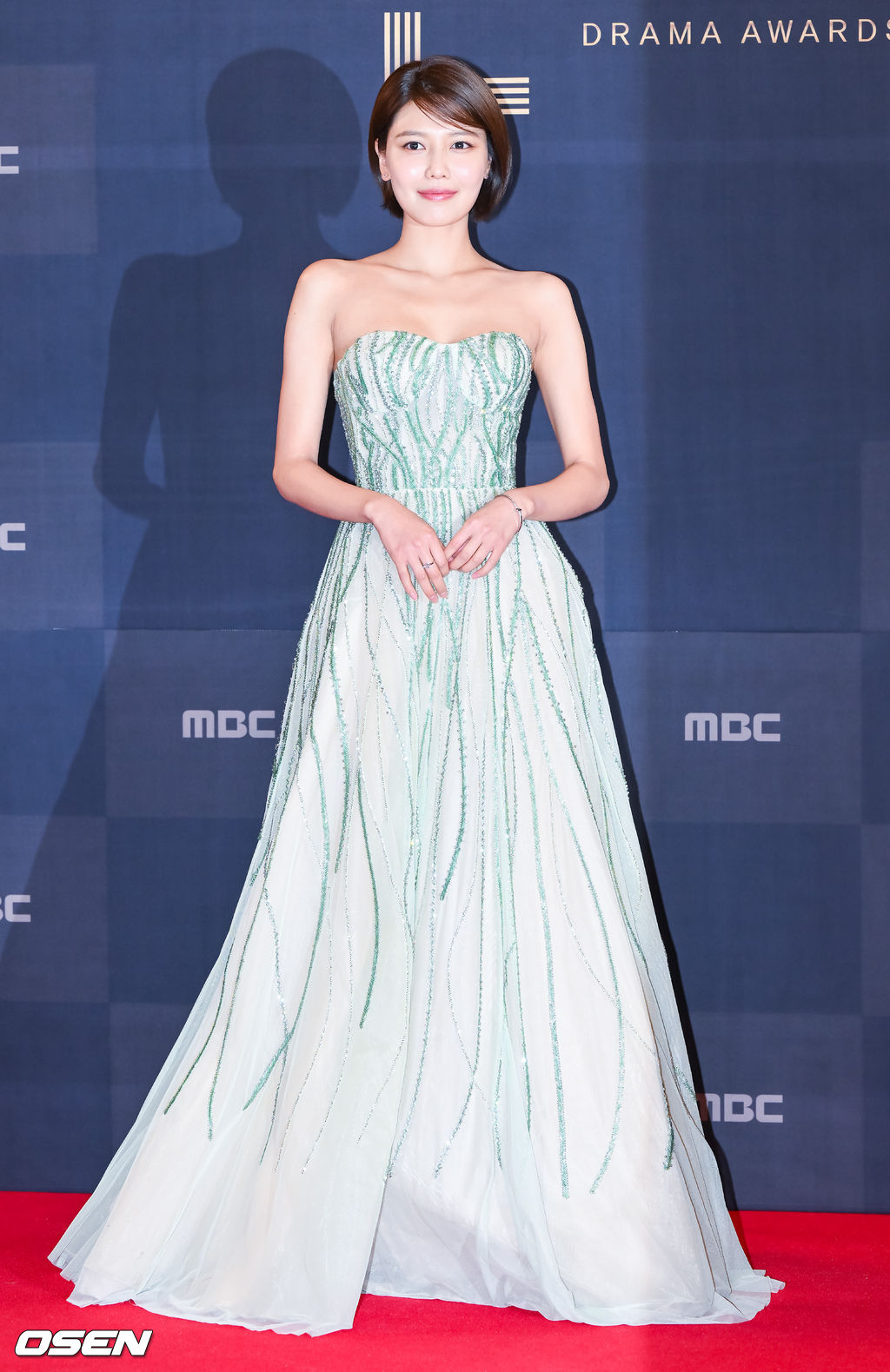30일 오후 서울 상암 MBC 미디어센터 공개홀에서  '2022 MBC 연기대상'이 진행됐다. 가수 겸 배우 최수영이 포즈를 취하고 있다. 2022.12.30 / soul1014@osen.co.kr