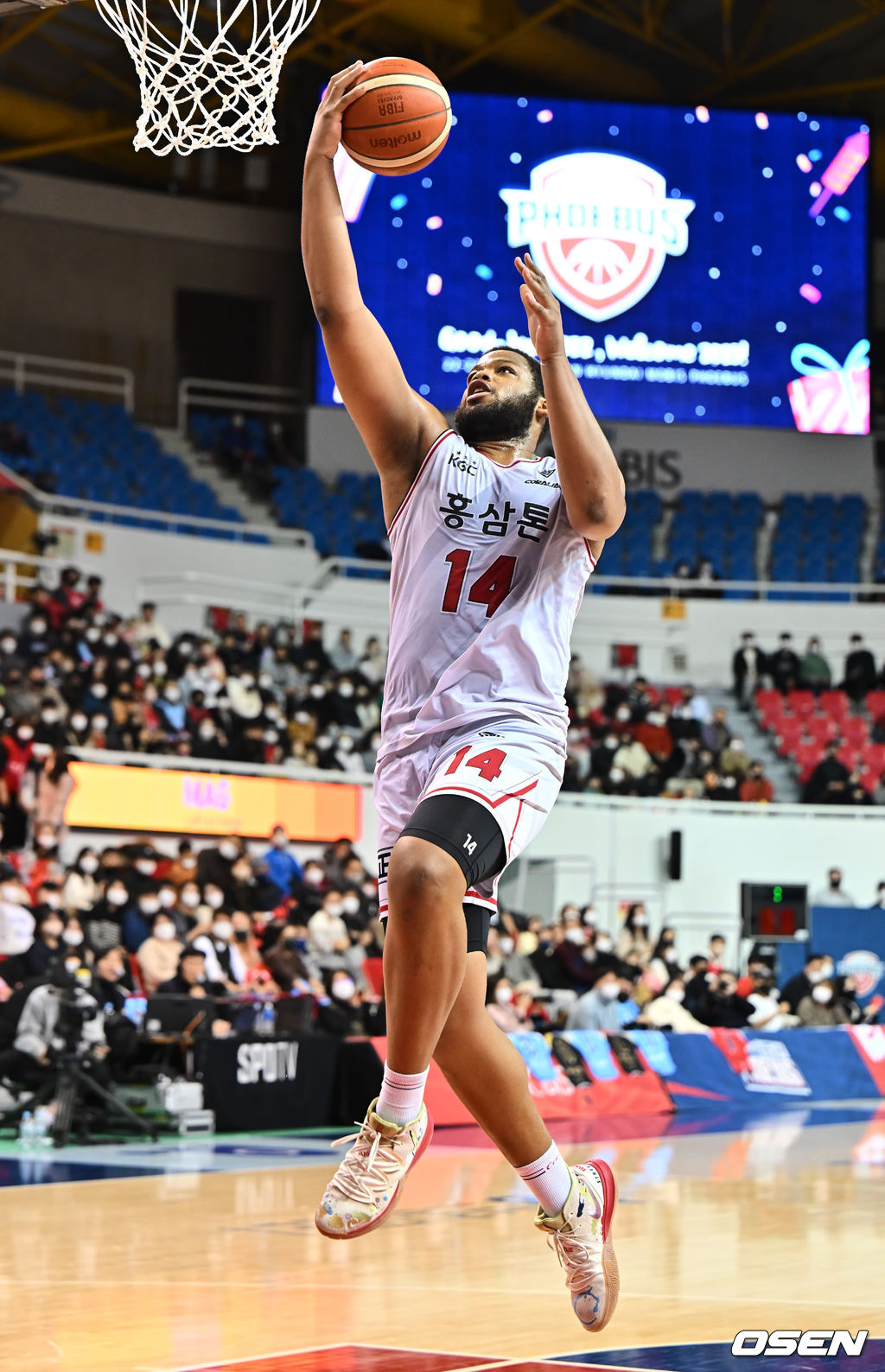 31일 울산 동천체육관에서 ‘2022-2023 SKT 에이닷 프로농구’ 울산 현대모비스와 안양 KGC의 경기가 열렸다.  안양 KGC 오마리 스펠맨이 골밑슛을 시도하고 있다. 2022.12.31 / foto0307@osen.co.kr