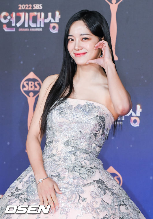 이날 MC 맡은 김세정이 포즈를 취하고 있다. 2022.12.31 / soul1014@osen.co.kr