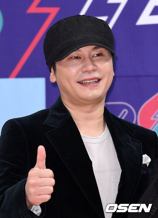 양현석이 포토타임을 갖고 있다. /sunday@osen.co.kr