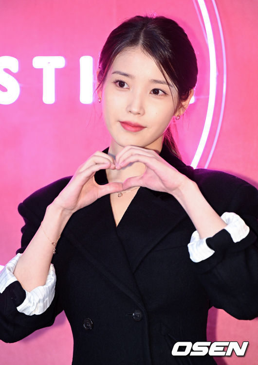 가수 아이유가 포즈를 취하고 있다. 2022.11.16 /jpnews@osen.co.kr