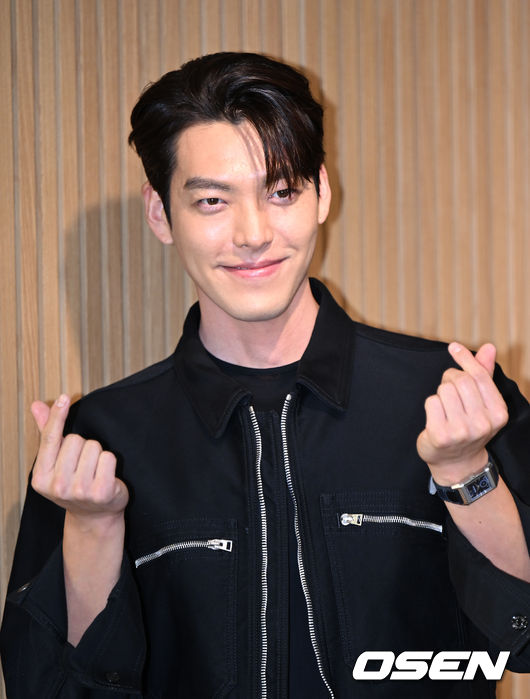 배우 김우빈이 포토타임을 가지고 있다. 2022.05.30 /sunday@osen.co.kr