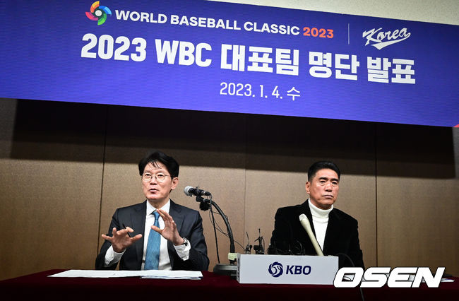 강철 감독과 조범현 기술위원장이 WBC 대표팀 최종 엔트리 관련 질문에 답을 하고 있다. 2023.01.04 /jpnews@osen.co.kr