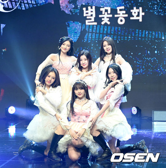 5일 오후 서울 강남구 청담동 일지아트홀에서 아일리원 첫번째 미니앨범 ‘A DREAM OF ILY:1(어 드림 오브 아일리원)’ 발매 기념 미디어 쇼케이스가 열렸다.<br /><br />아일리원이 '별꽃동화' 타이틀곡 무대를 선보이고 있다. 2023.01.05 /jpnews@osen.co.kr