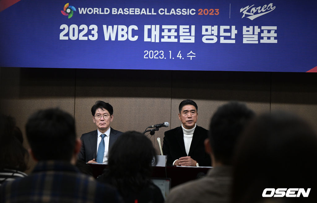 4일 오후 서울 도곡동 한국야구위원회(KBO)에서 2023 월드베이스볼클래식(WBC) 대표팀 명단 발표 기자회견이 열렸다. 이강철 감독과 조범현 기술위원장이 질문에 답을 하고 있다. 2023.01.04 /jpnews@osen.co.kr