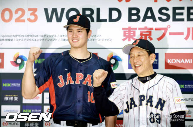 [사진] 오타니 쇼헤이(왼쪽)와 구리야마 히데티 일본 WBC 대표팀 감독. ⓒGettyimages(무단전재 및 재배포 금지)