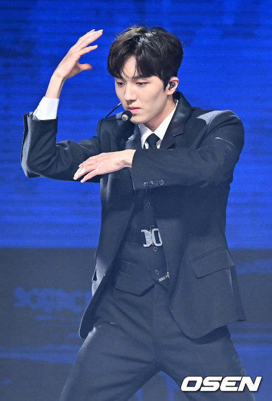 SF9 찬희가 화려한 컴백 무대를 선보이고 있다. 2022.01.09 /rumi@osen.co.kr